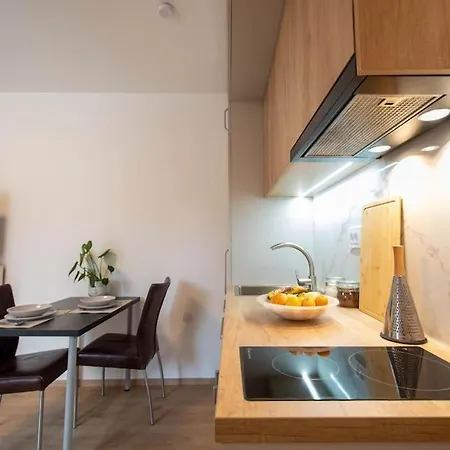 Yellow Apple - Modern Apartment Close To City Center Нови Сад Екстериор снимка