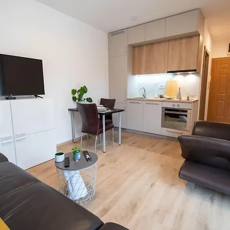 Yellow Apple - Modern Apartment Close To City Center Нови Сад Екстериор снимка