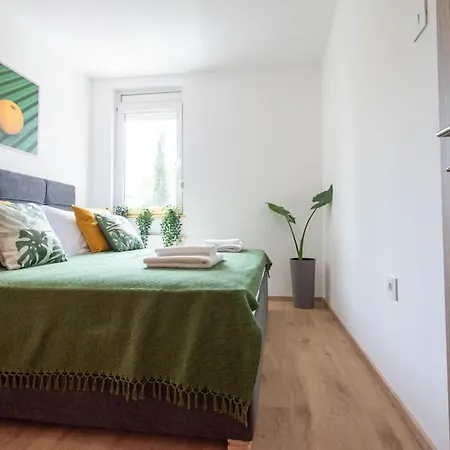 Yellow Apple - Modern Apartment Close To City Center Нови Сад Екстериор снимка