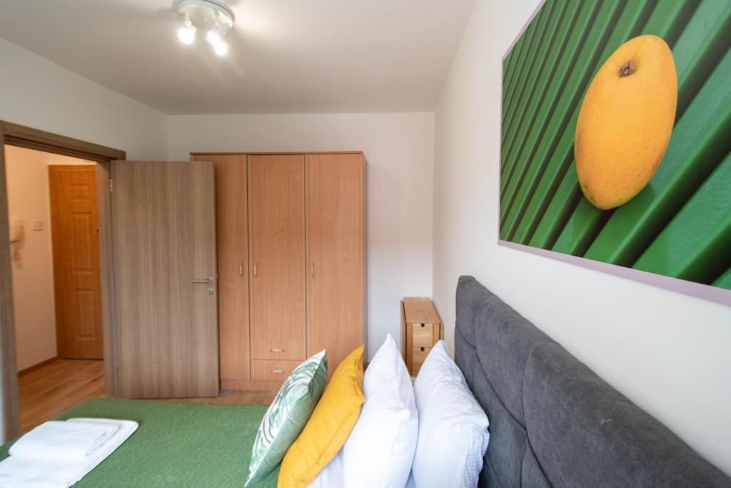 Yellow Apple - Modern Close To Center Нови Сад