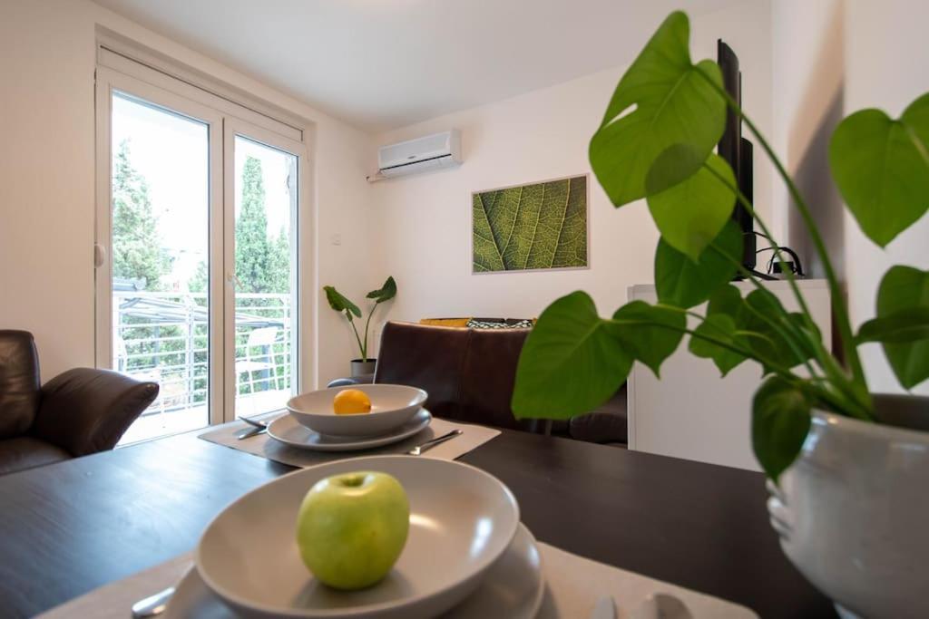 Yellow Apple - Modern Close To Center Нови Сад