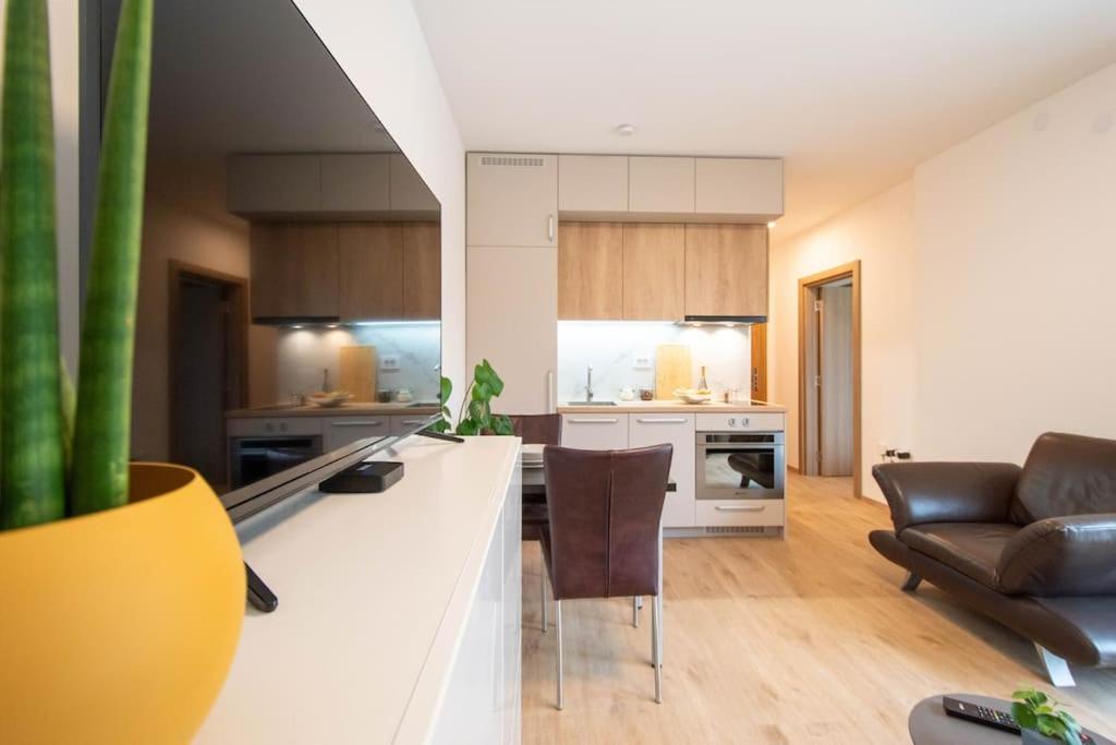 Yellow Apple - Modern Close To Center Апартамент *